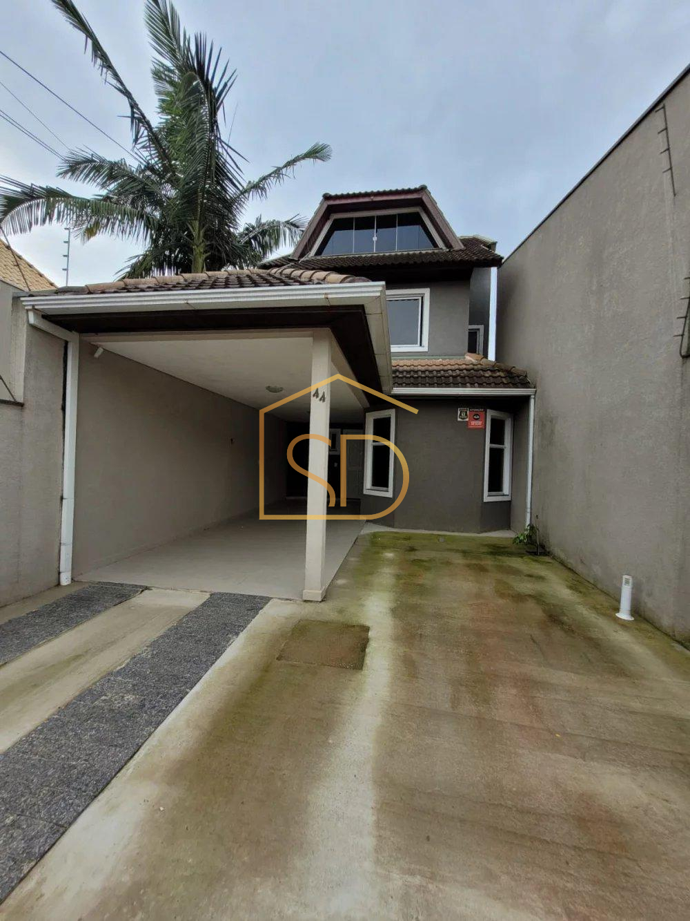 Sobrado Triplex com 3 quartos 1 suíte com armários, 200m², à venda em São José dos Pinhais, Aristocrata