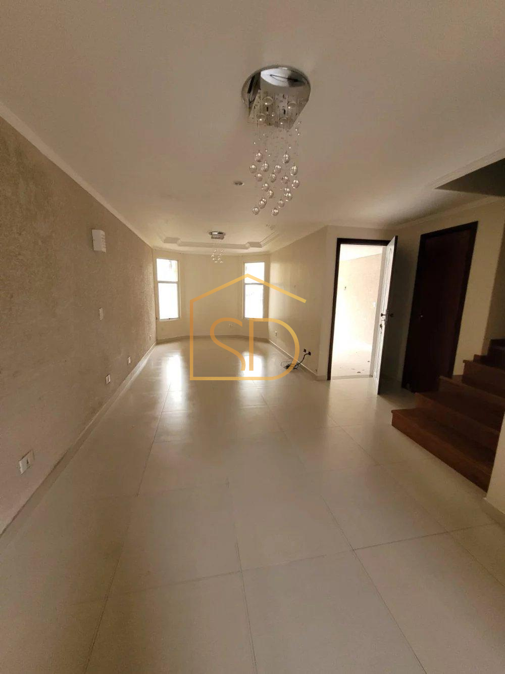 Sobrado Triplex com 3 quartos 1 suíte com armários, 200m², à venda em São José dos Pinhais, Aristocrata - Solange Delfim Consultora de Imóveis
