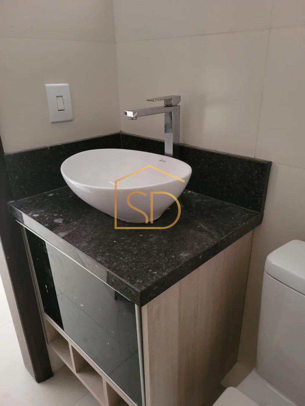 Sobrado Triplex com 3 quartos 1 suíte com armários, 200m², à venda em São José dos Pinhais, Aristocrata - Solange Delfim Consultora de Imóveis