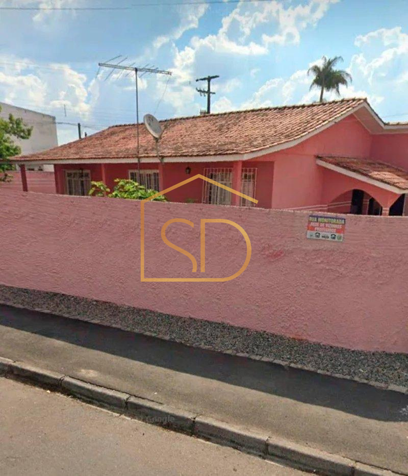 Excelente casa de esquina 3 quartos em São José dos Pinhais, bairro Quissisana. - Solange Delfim Consultora de Imóveis