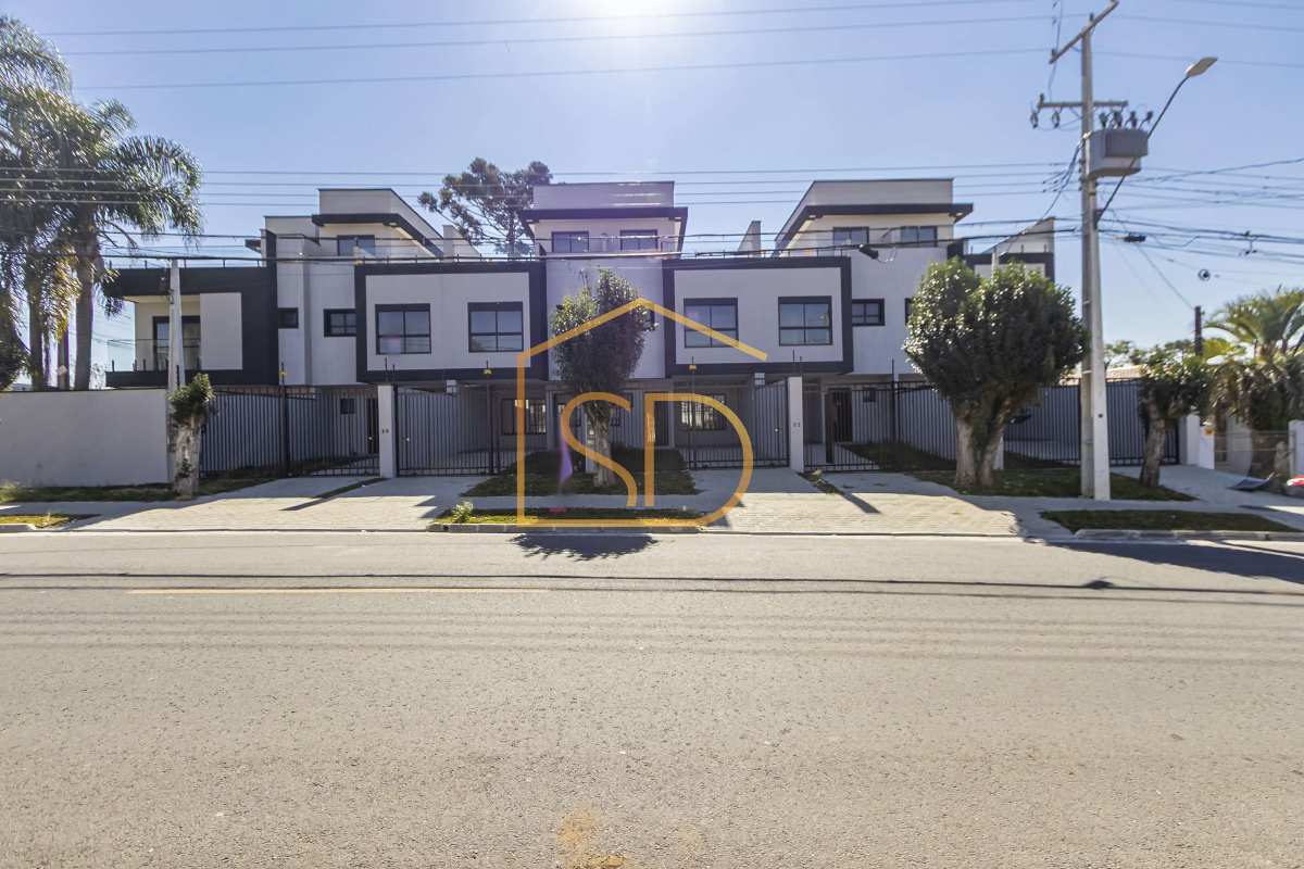 Maravilhoso Sobrado Triplex com 3 quartos 1 suíte, varanda e jazuzzi, 150m², à venda em Curitiba, Cajuru - Solange Delfim Consultora de Imóveis