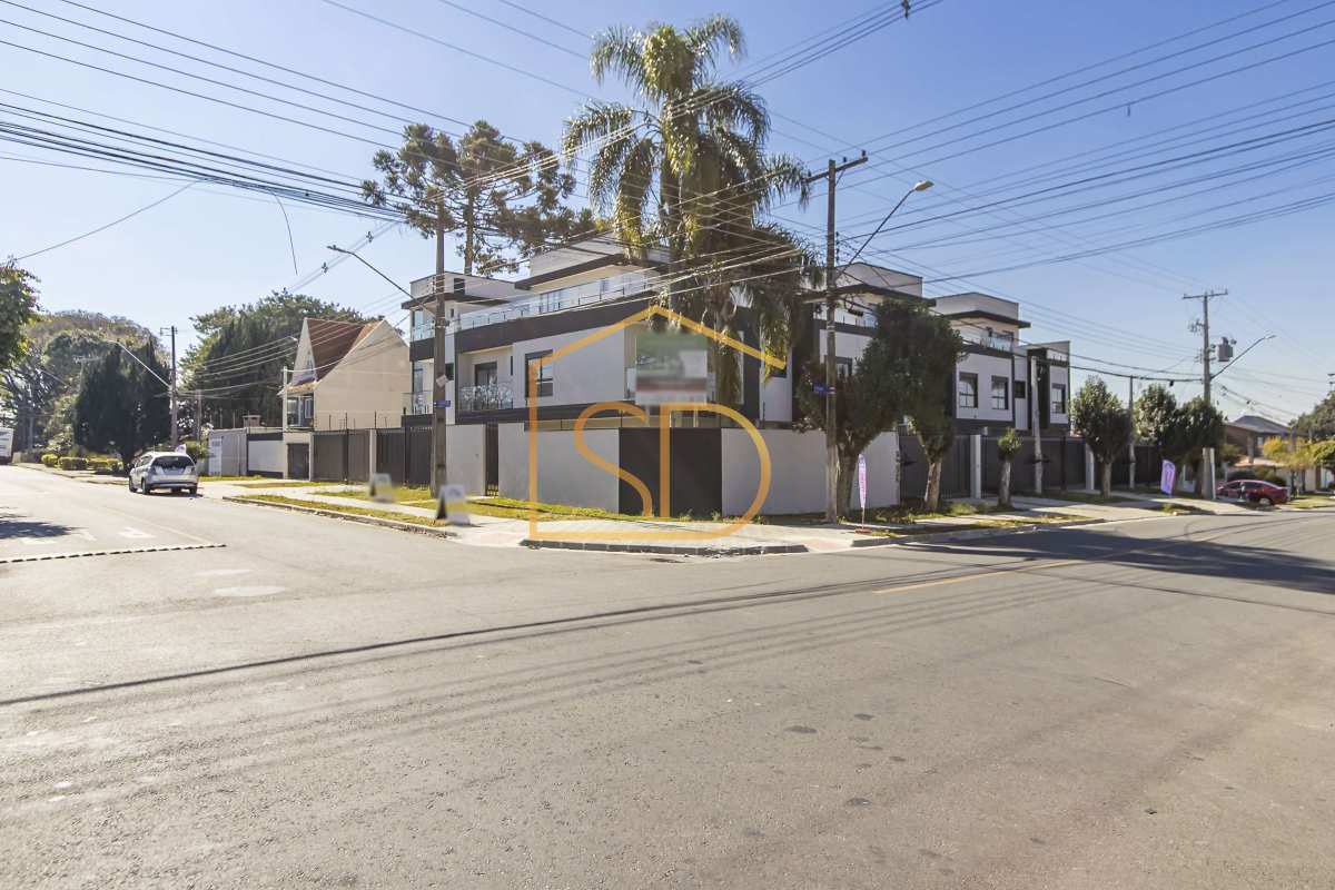 Maravilhoso Sobrado Triplex com 3 quartos 1 suíte, varanda e jazuzzi, 150m², à venda em Curitiba, Cajuru - Solange Delfim Consultora de Imóveis