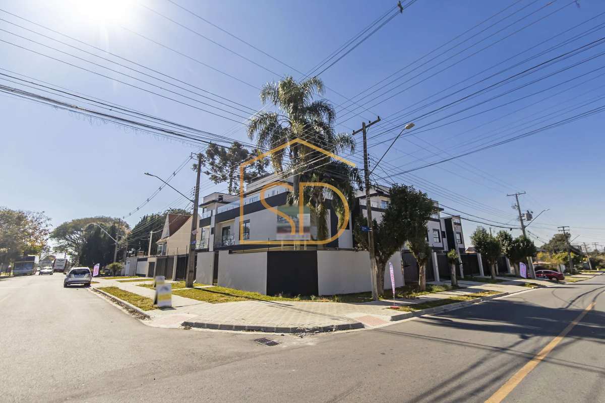 Maravilhoso Sobrado Triplex com 3 quartos 1 suíte, varanda e jazuzzi, 150m², à venda em Curitiba, Cajuru - Solange Delfim Consultora de Imóveis