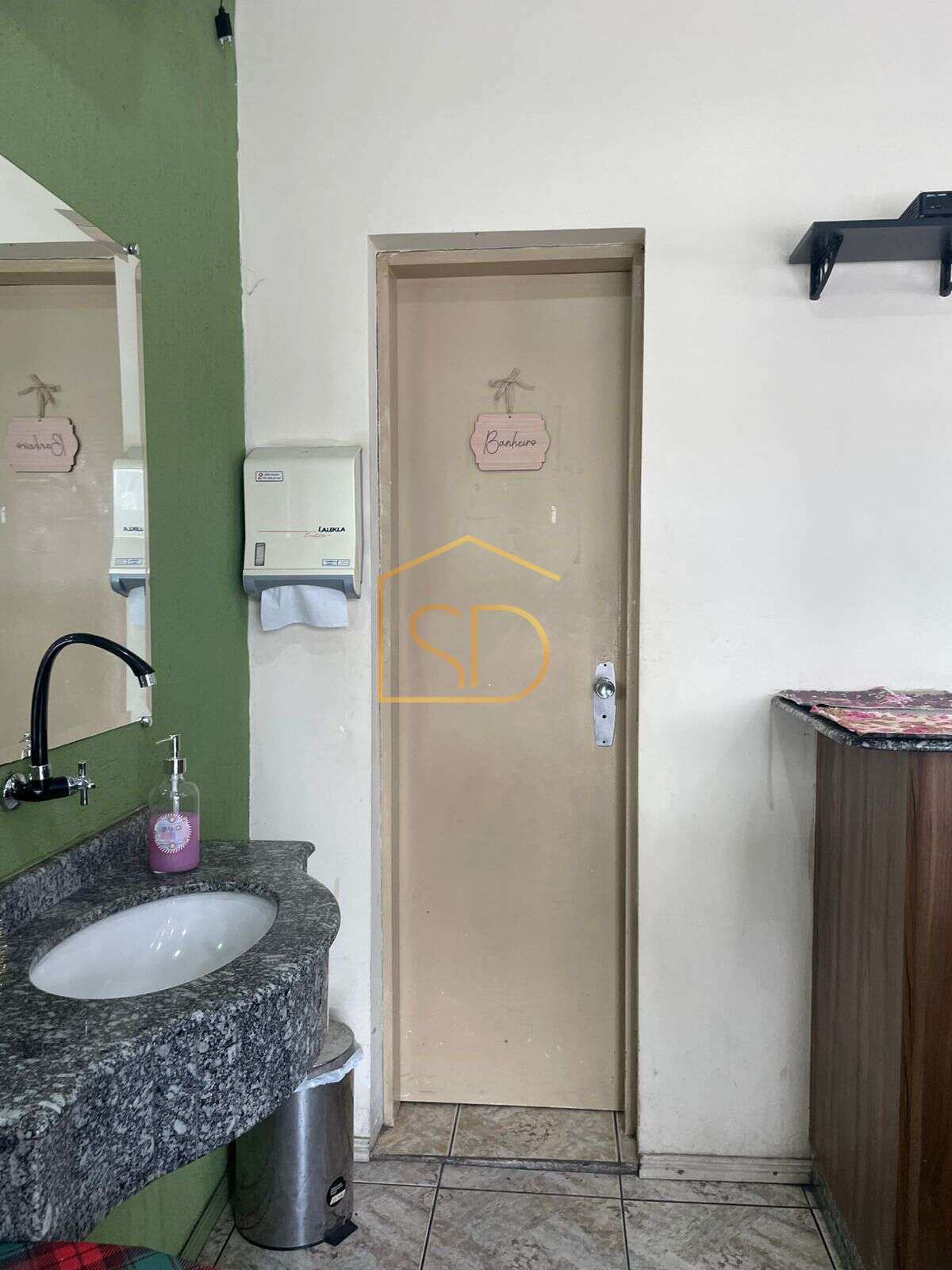 Maravilhoso Ponto Comercial com clientela formada à venda no Centro de São José dos Pinhais. - Solange Delfim Consultora de Imóveis