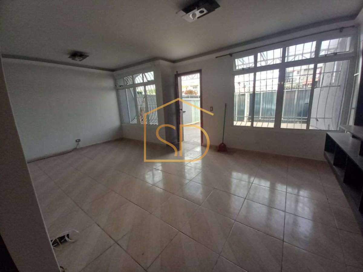 Sobrado à venda, com 3 quartos, espaço gourmet , 2 vagas de garagem ,180m² no bairro Parolin em Curitiba - Solange Delfim Consultora de Imóveis