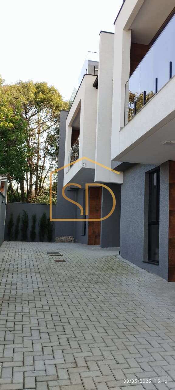 Espetacular Sobrado Triplex à venda  com 3 quartos 2 suítes, 137,92m² no Uberaba em Curitiba. - Solange Delfim Consultora de Imóveis