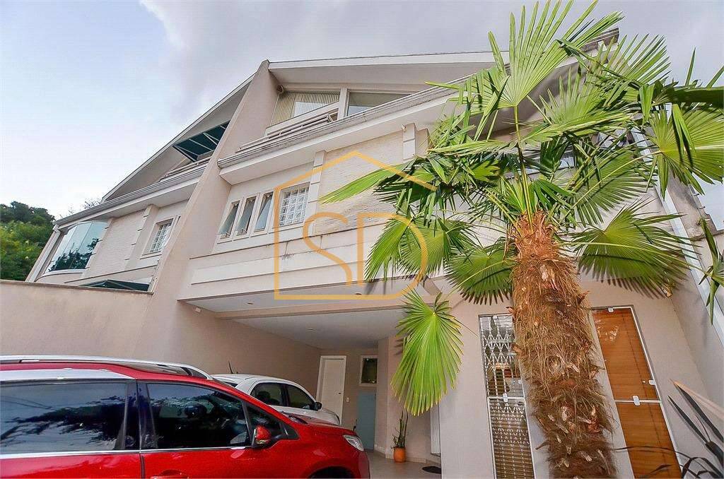 Espetacular Sobrado Triplex à venda em Curitiba, Hugo Lange, com 4 quartos com 1 suíte e 2 demisuítes com hidromassagem e Lareira, 253m² - Solange Delfim Consultora de Imóveis