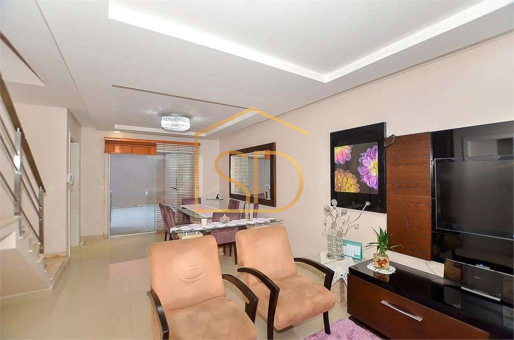 Espetacular Sobrado Triplex à venda em Curitiba, Hugo Lange, com 4 quartos com 1 suíte e 2 demisuítes com hidromassagem e Lareira, 253m² - Solange Delfim Consultora de Imóveis