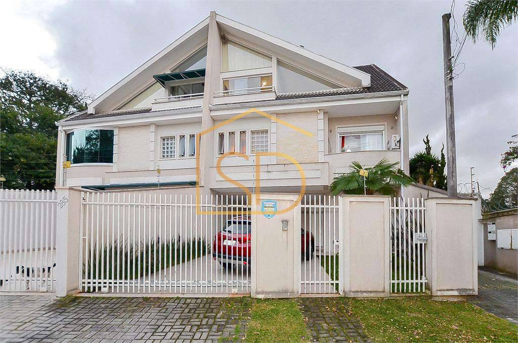 Espetacular Sobrado Triplex à venda em Curitiba, Hugo Lange, com 4 quartos com 1 suíte e 2 demisuítes com hidromassagem e Lareira, 253m² - Solange Delfim Consultora de Imóveis