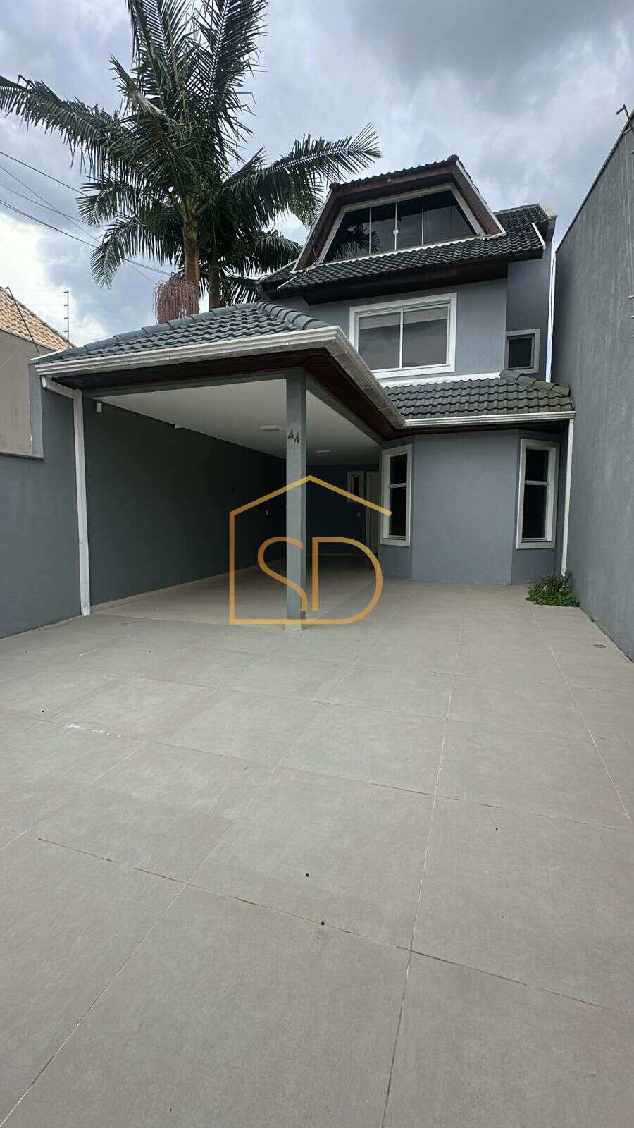 Sobrado Triplex com 3 quartos 1 suíte com armários, 200m², à venda em São José dos Pinhais, Aristocrata - Solange Delfim Consultora de Imóveis